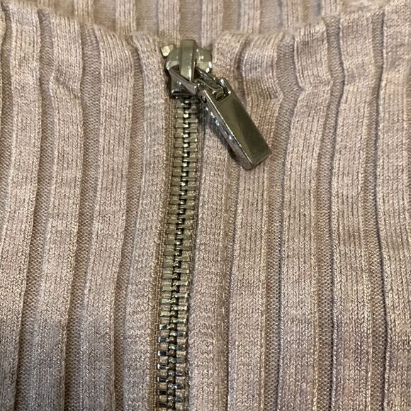 EXPRESS, long sleeve zip up sweater top, great condition, poly/rayon/spandex, S - Picture 3 of 12